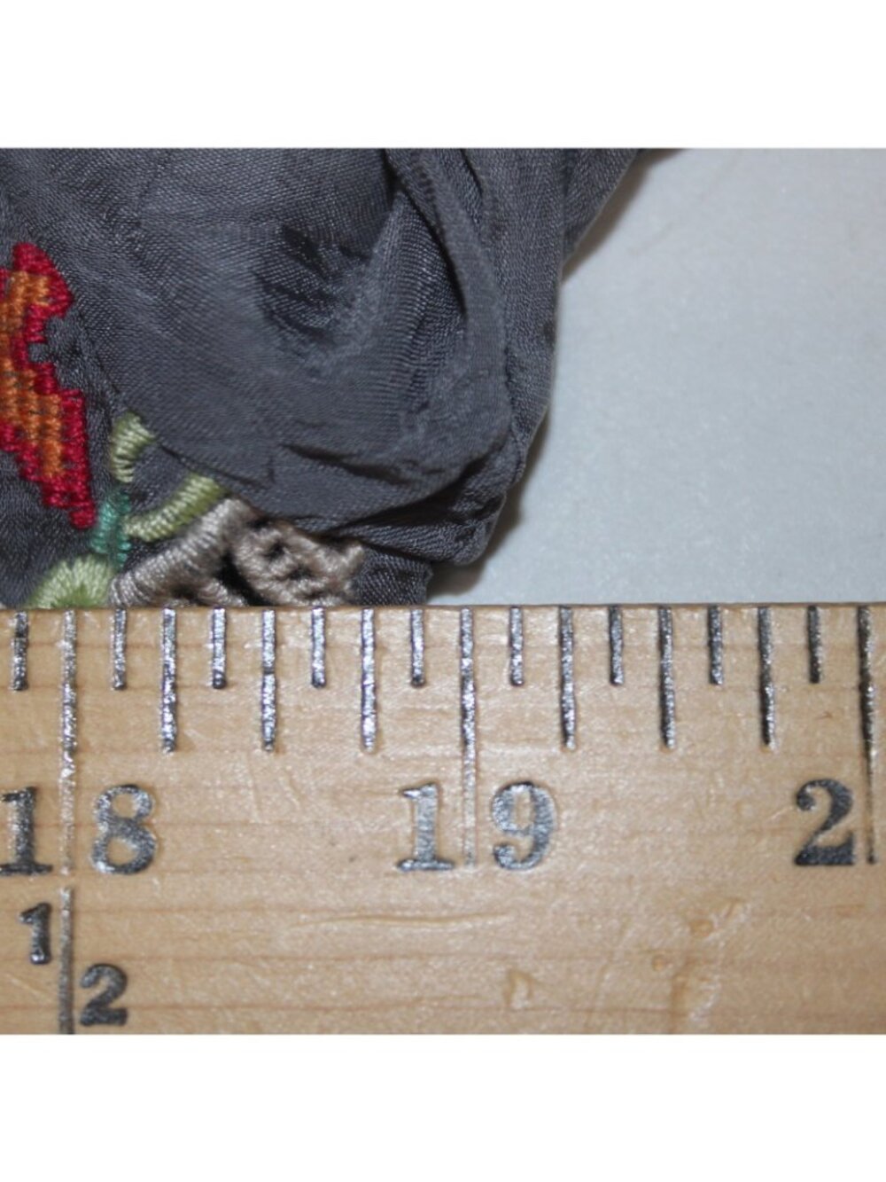 Johnny Was Top Sz S Gray Red Multi Colored Embroidered 100% Poly Top - Picture 11 of 12